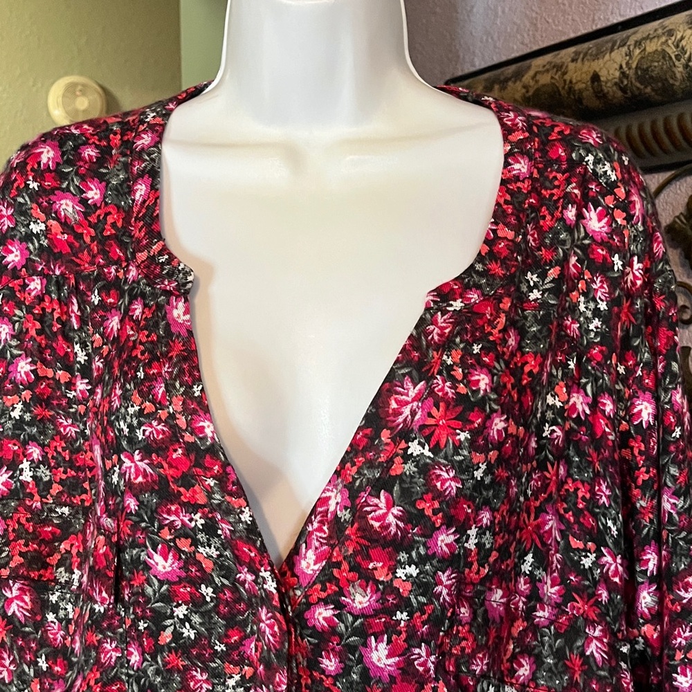 NWT Torrid Harper Top Black/ Red Floral Convertible Sleeve Sz 5 - Picture 2 of 13